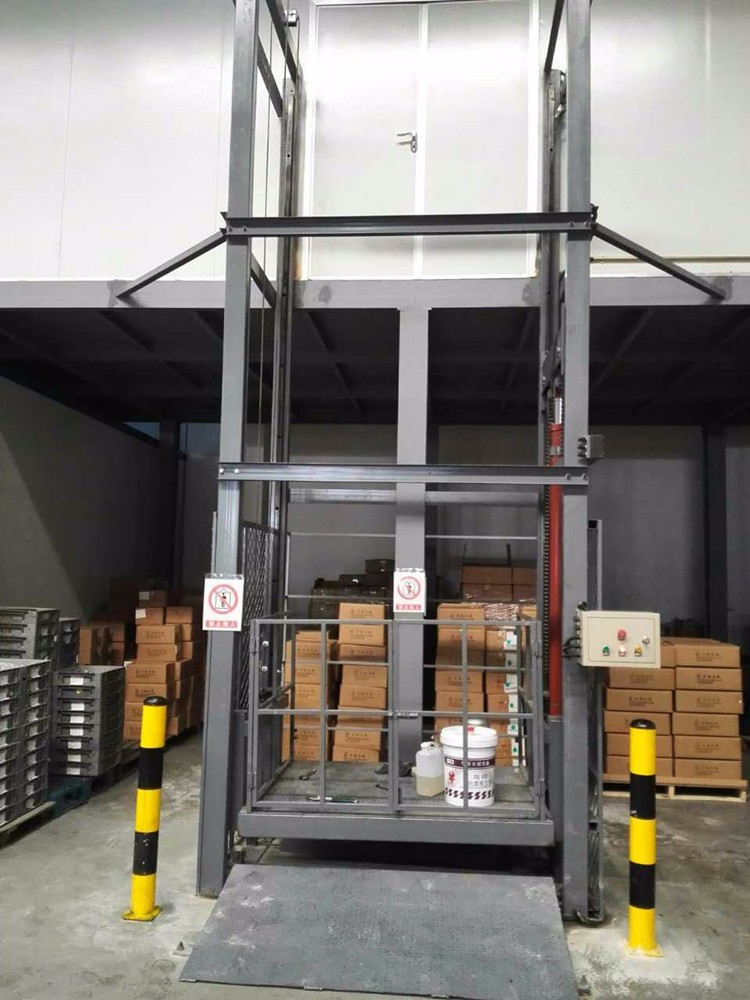 導(dǎo)軌式升降貨梯